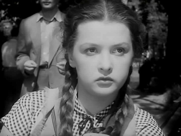 кадр из фильма "Человек родился"