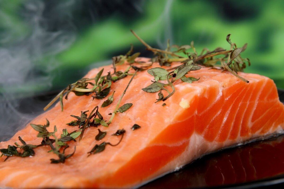 В последние годы генетически модифицированные продукты превратились в одну из самых популярных «страшилок» в средствах массовой информации. К сожалению, значительная часть потребителей черпает информацию только из «желтых» изданий и передач, не утруждая себя тем, чтобы навести справки в более авторитетных, научных источниках. Так являются ли ГМО-продукты опасными для нашего здоровья? 