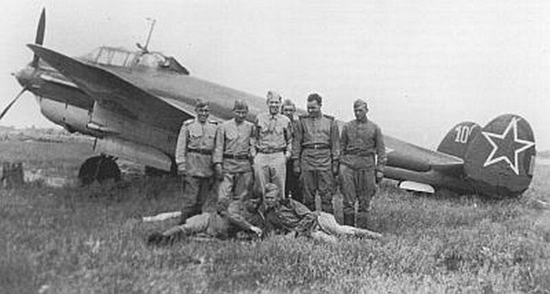 Самолет Пе-2 — основной фронтовой бомбардировщик Красной Армии в годы Великой Отечественной войны. Фото с сайта 8mtd.su
