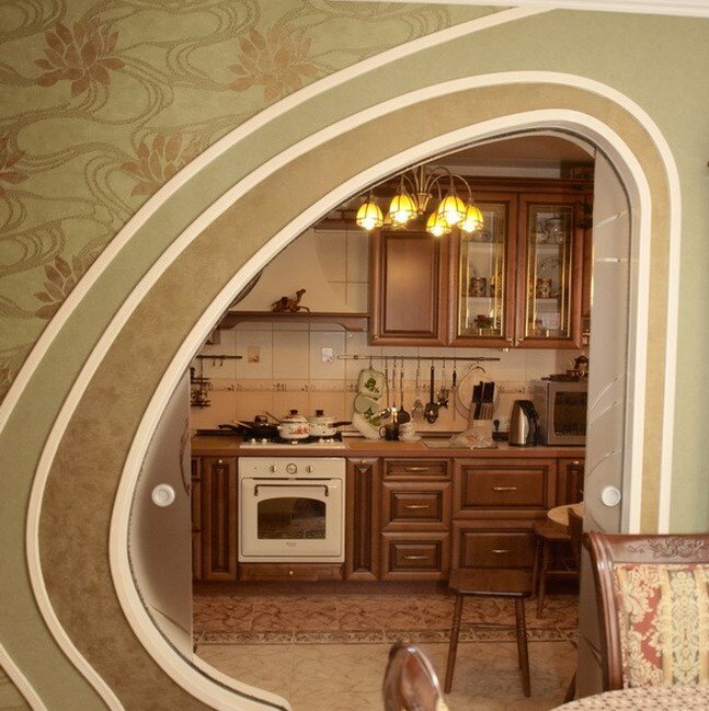 Может ли арка заменить дверь на кухне – все «за» и «против»