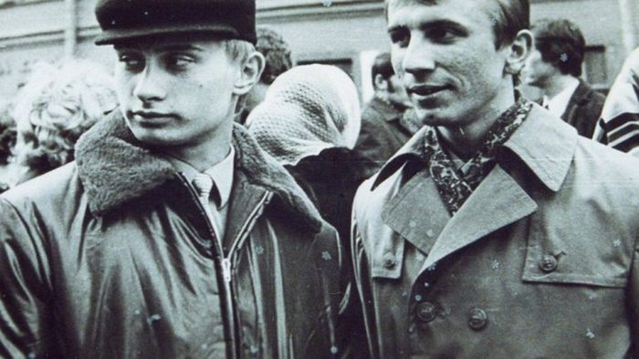  После универа его детская мечта сбылась, его направили в КГБ СССР, он стал агентом и занялся вербовкой новых агентов.  