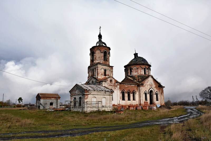 Николаевка (Курганская область), церковь Николая Чудотворца (дата постройки конец XIX века начало XX века).