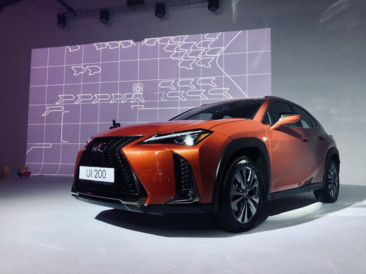 Закрытая презентация Lexus UX или вечеринка для халявщиков. | ЗахароV Drive  | Дзен