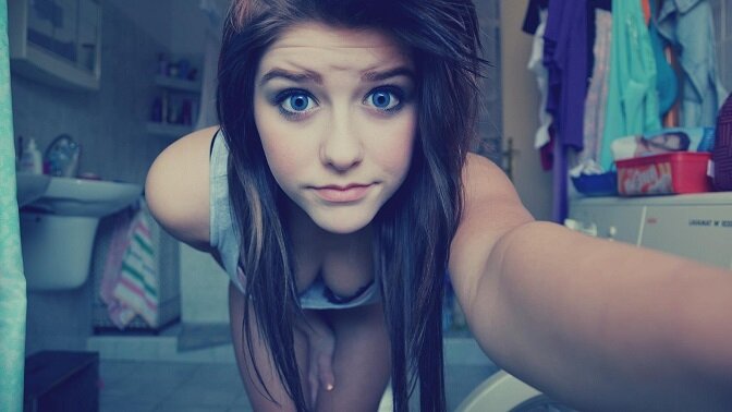 Большинство людей считает, что мастурбация на порно является естественным занятием.
 В наш век удобных кресел, быстрого интернета, куча свободного времени и всеобщей распущенности, такие вопросы могут даже не восприниматься  в серьёз. 