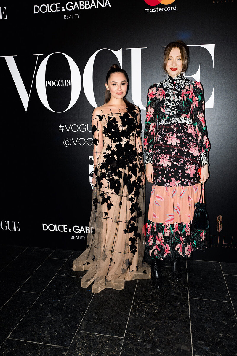 БЛОГЕРЫ МАРИЯ МЕЛЬНИКОВА И МАРИЯ МИНОГАРОВА НА ЮБИЛЕЕ ЖУРНАЛА VOGUE.
