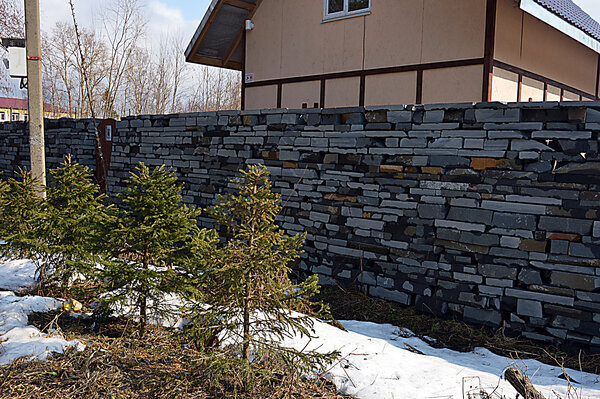 Забор из камня там, где живая изгородь не прижилась