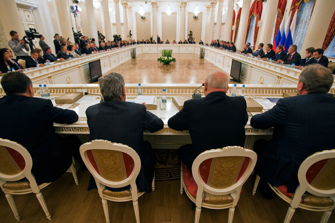 Политика / чиновник 