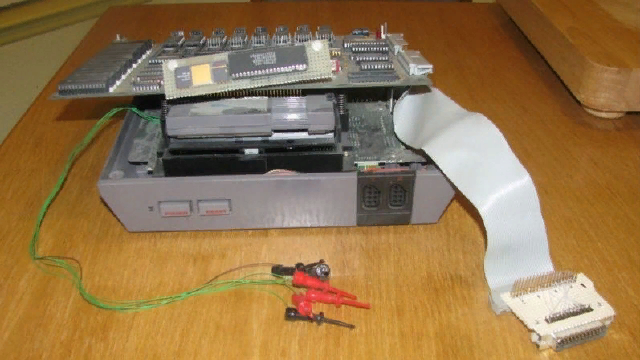 Примерно это выглядело так, хоть это и отладочная станция NES