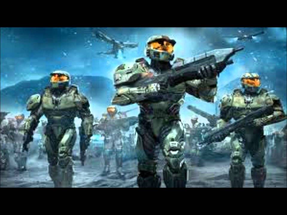 Серия Halo - визитная карточка консоли от Майкрософт. Игра действительно достойная. Скоро выходит порт на ПК  нескольких частей - такое пропускать нельзя. 