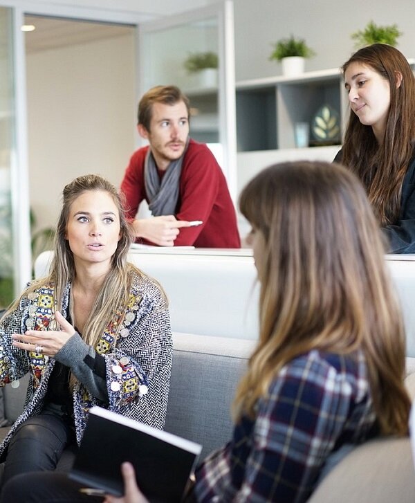 https://pixabay.com/photos/workplace-team-business-meeting-1245776/