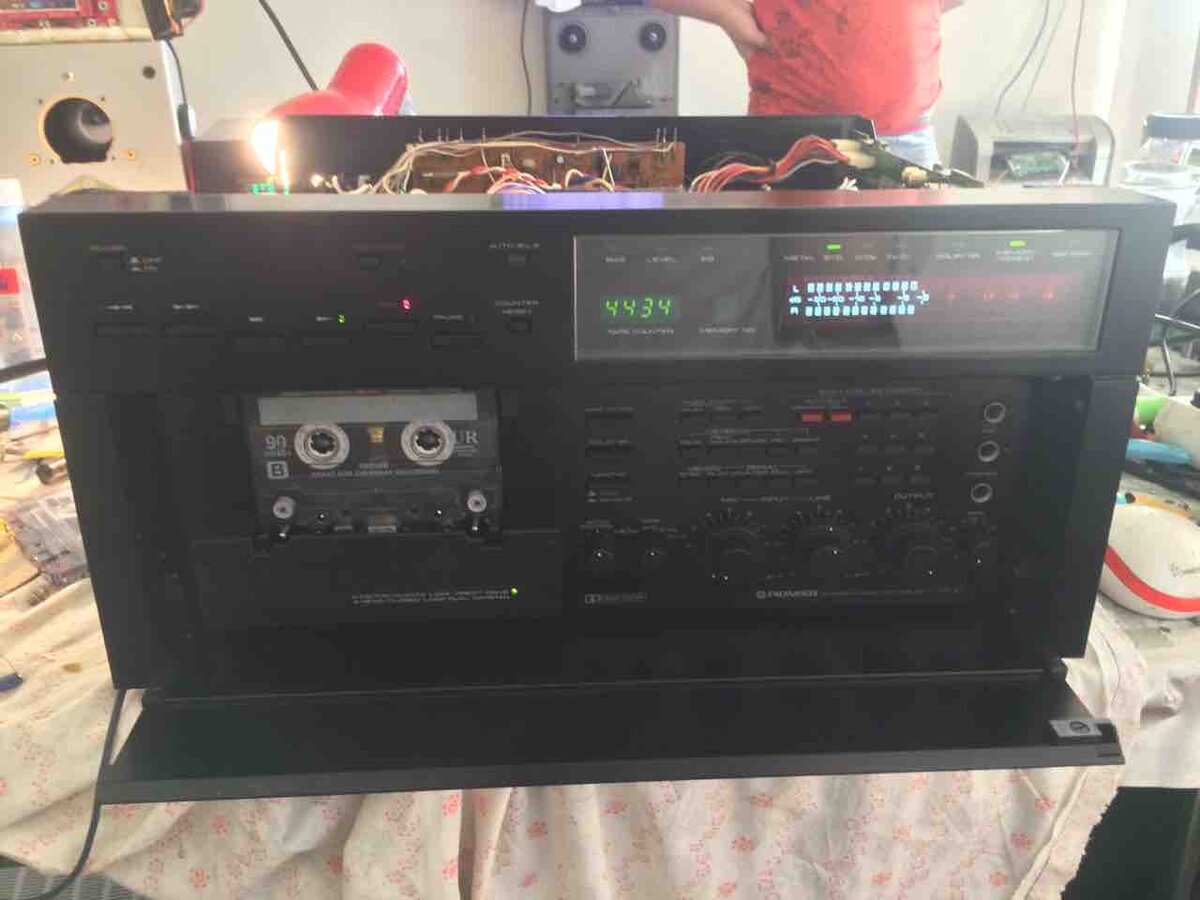 Pioneer CT-A1 верхняя крышка снята.