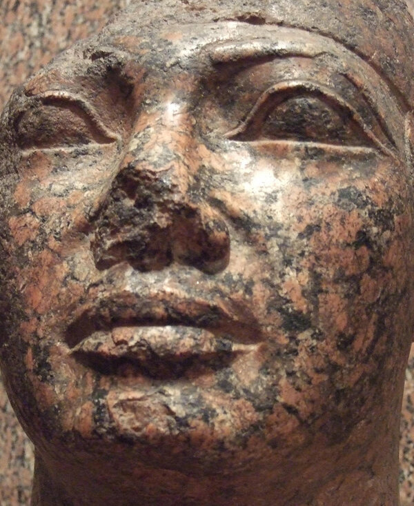 Лицо статуи царя Шабатаки из Нубийской 25-й династии Египта. By Flop Eared Mule - https://www.flickr.com/photos/61542961@N00/2237851999/, CC BY 2.0, https://commons.wikimedia.org/w/index.php?curid=8957579