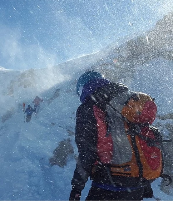 pixabay.com/ru/photos/альпинист-переслать-метель-бурные-2080138/