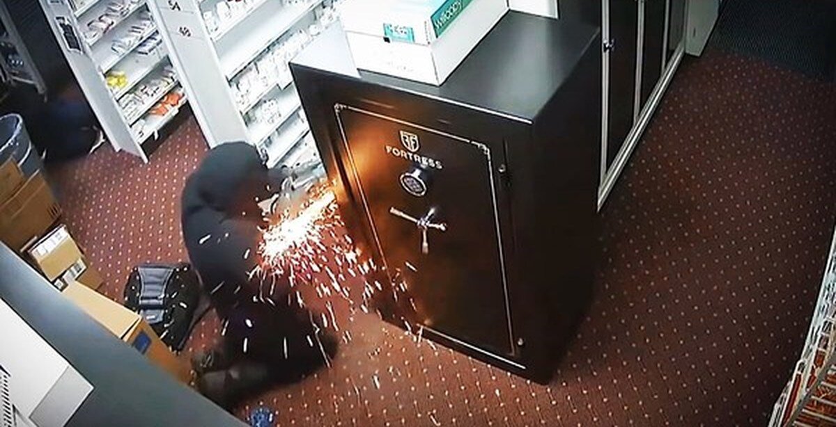 Процесс кражи, снятый на камеру видеонаблюдения