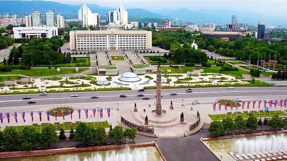 Республиканская площадь. Площадь Республики (Алма-Ата). Алматы площадь города. Центральная площадь Алматы. Алма Ата Сатпаева.