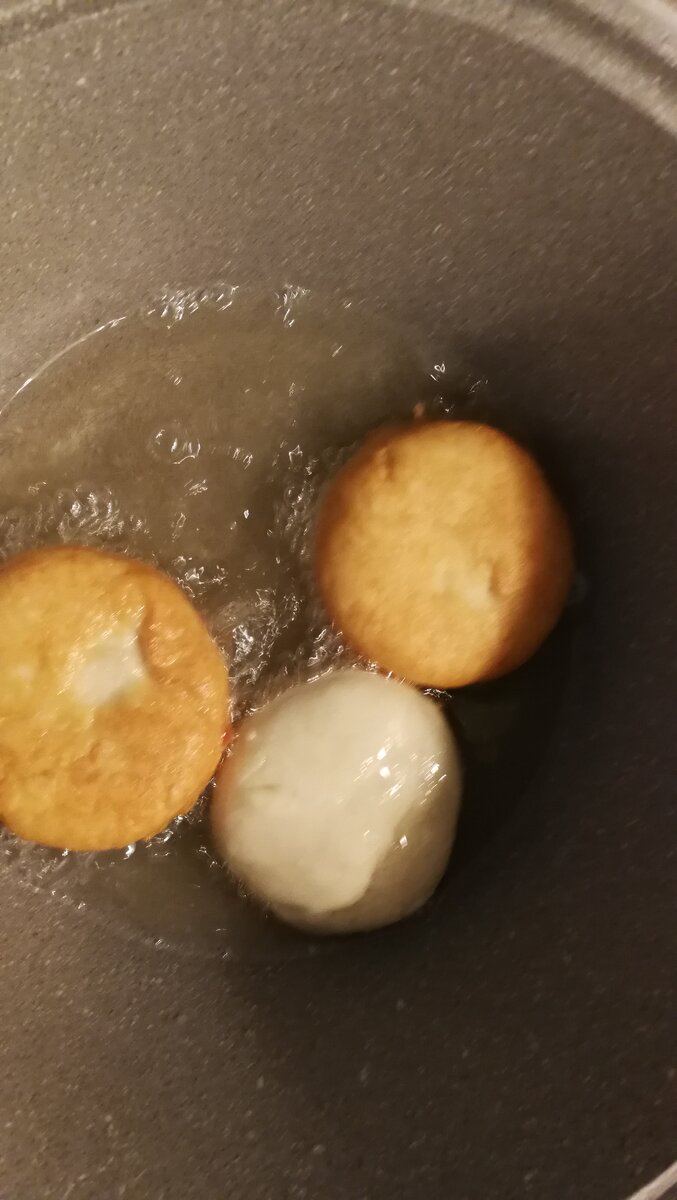 Жарка баурсаков в казане.