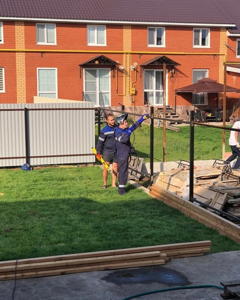 Высота забора - 1,8 метра