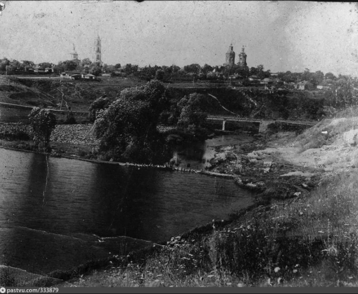 Панорама Венёва с Зарайским мостом. Датировка: 1900-1917 гг. 