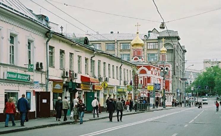 Дом с торговыми помещениями церкви Всех Святых на Кулишках. Источник: wikimapia.org