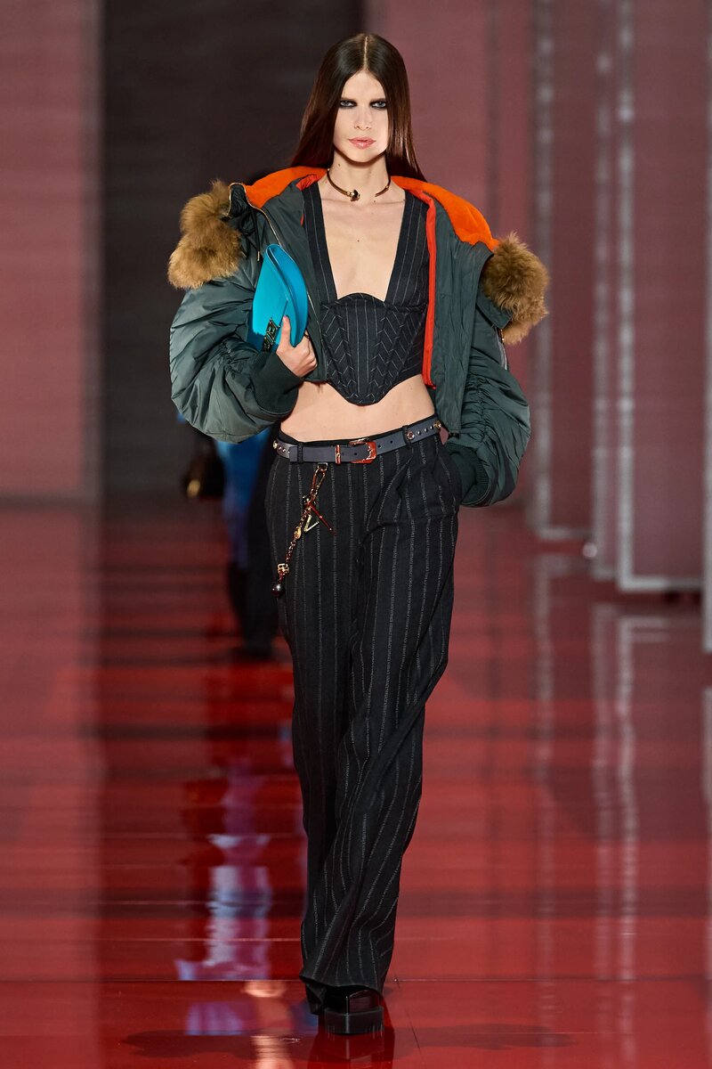    Показ Versace