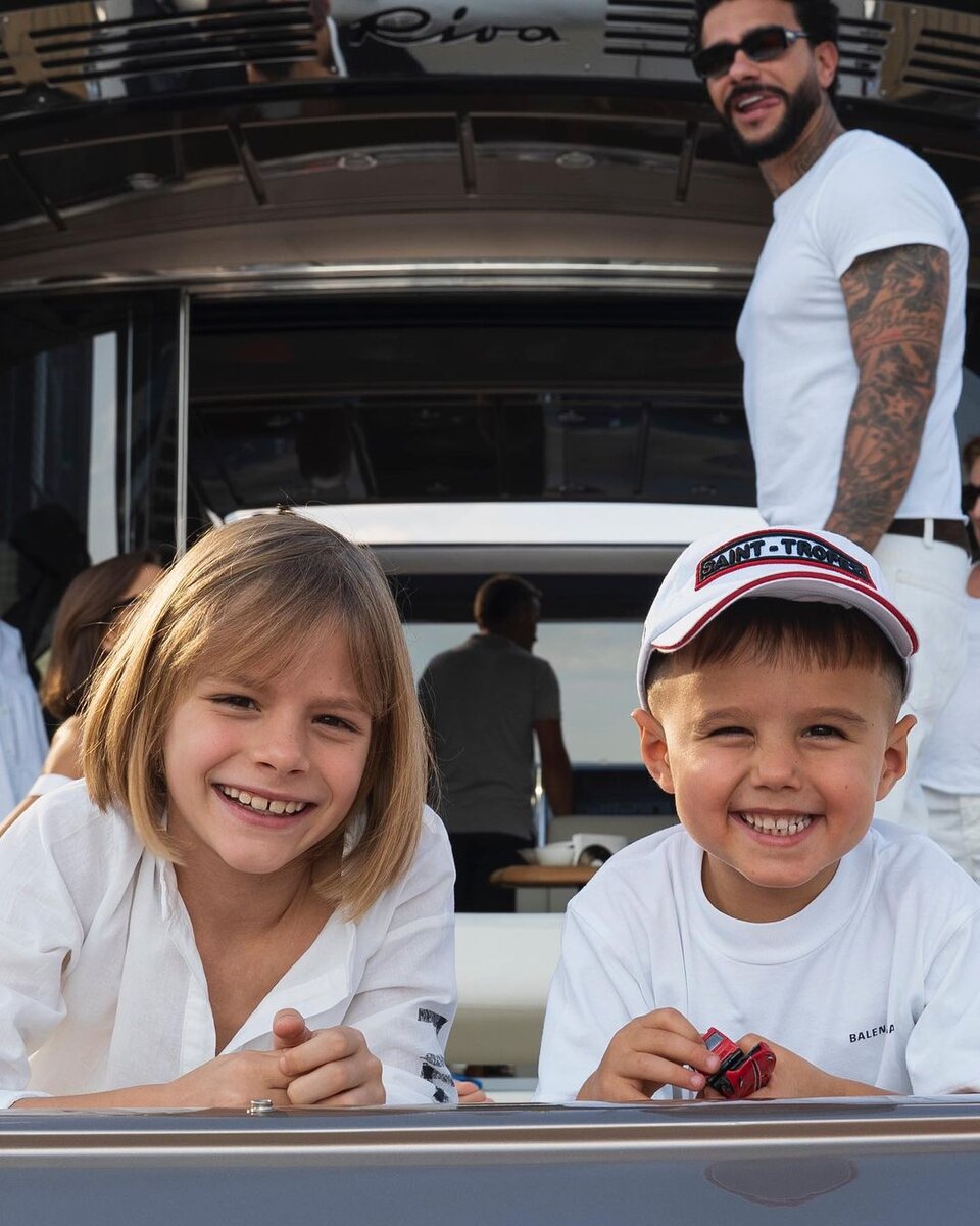    Тимати воспитывает двоих детейСоцсети Тимати