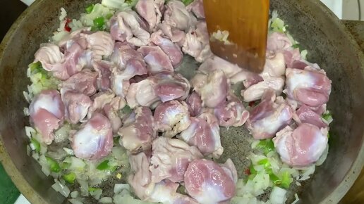 Острый салат из куриных желудочков