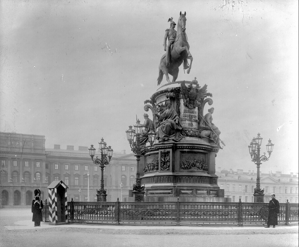 Памятник Николаю I на Исаакиевской площади 1885-1901 годы 