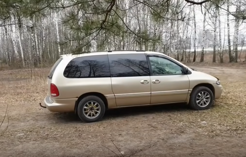 Gold best sale chrysler minivan