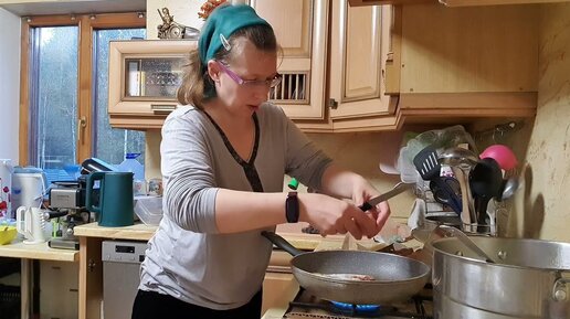 Разбираем вещи и убираемся/Сломалась машинка... | 7-Я Колесниковы | Дзен