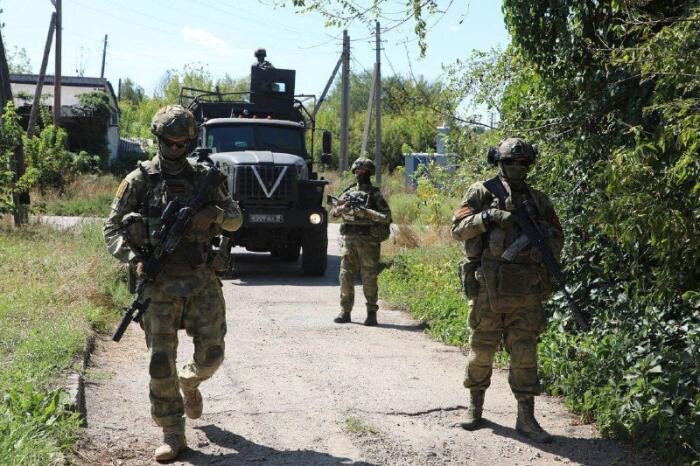 Росгвардейцами в ЛНР обнаружен тайник с вооружением и боеприпасами ВСУ, источник Телеграм-канал Луганск 24