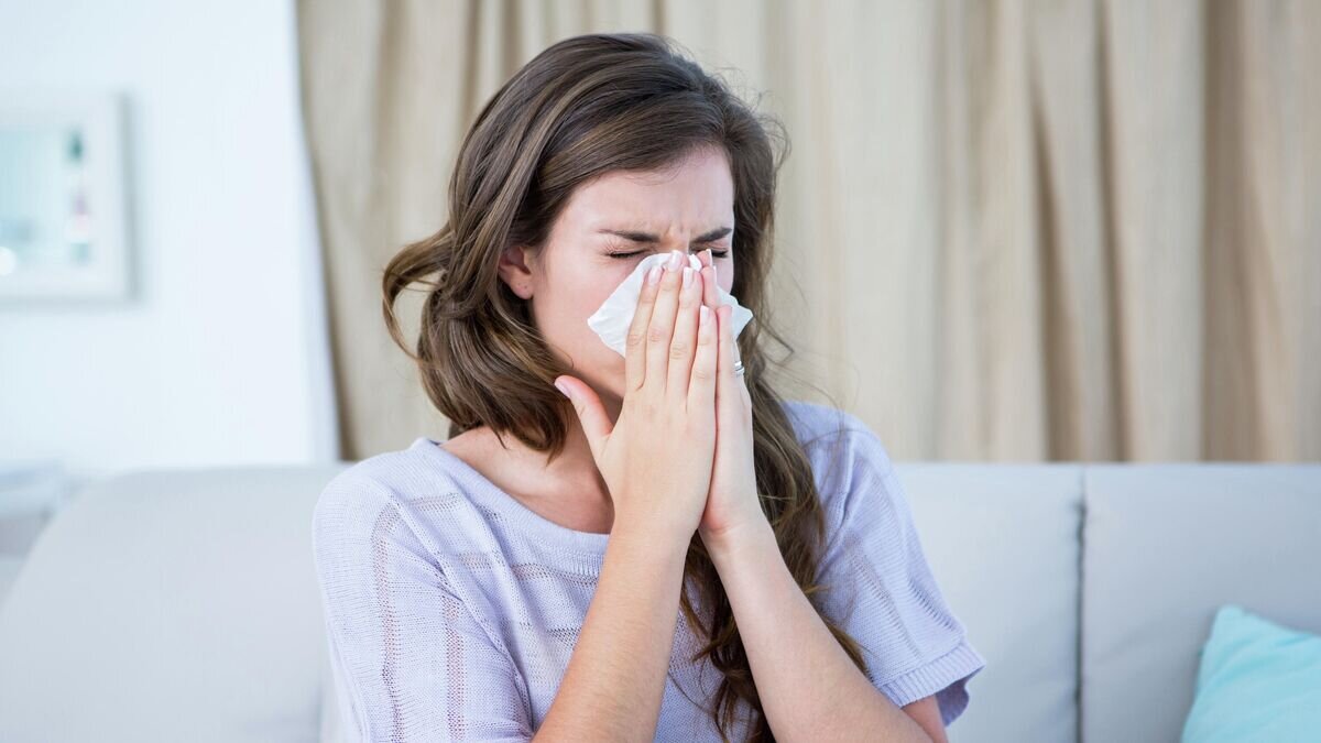    Девушка с носовым платком© Depositphotos / Wavebreakmedia