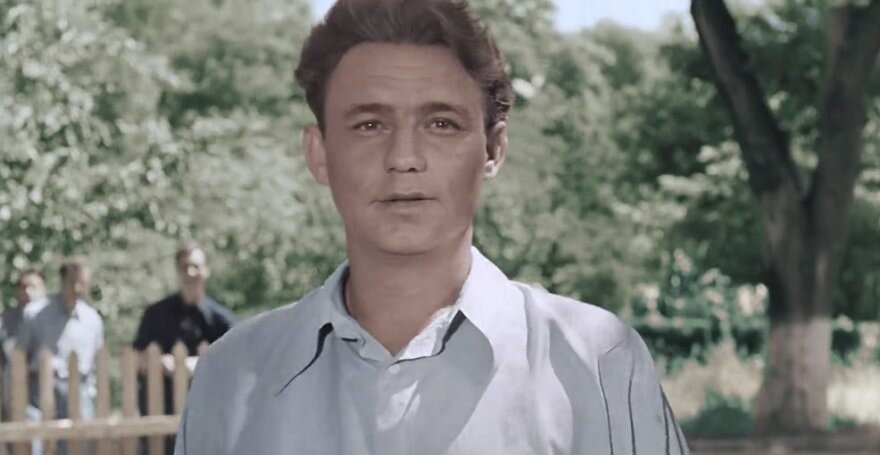 Как относитесь к цветным версиям советских картин? 