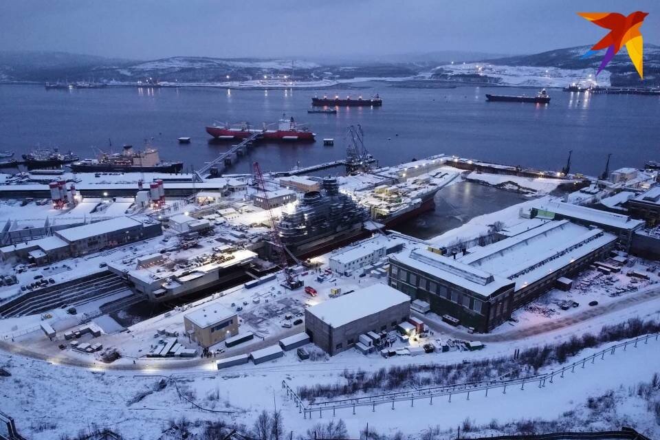     Авианосец сейчас находится на 35 СРЗ. Антон ЗАБИРОВ