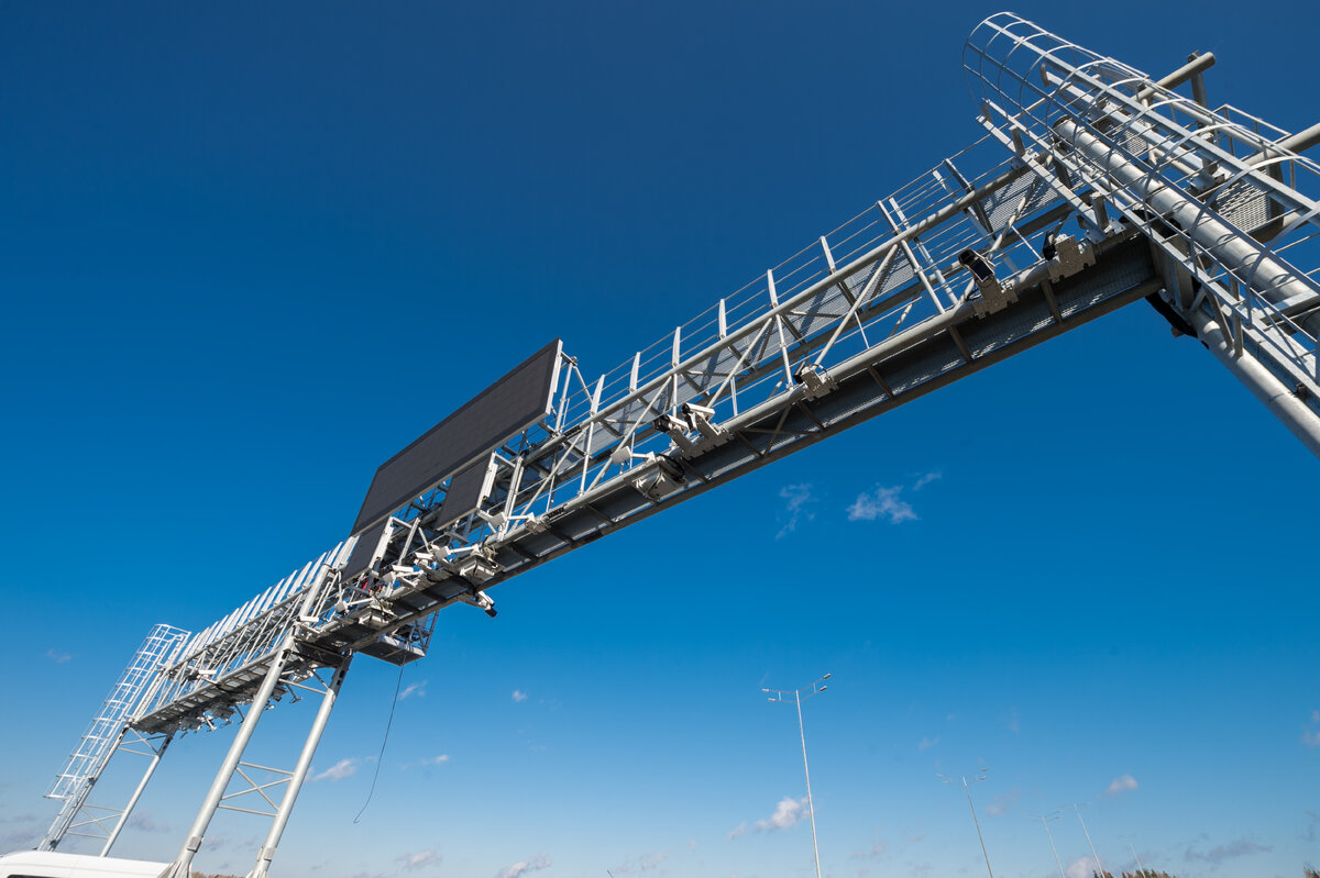     Камеры ГИБДД научат распознавать нечитаемые автомобильные номера фото: Автодор