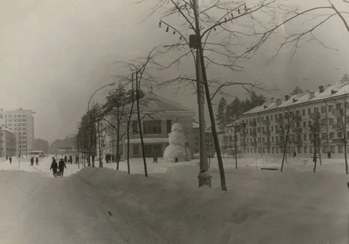 Как в СССР лепили снеговиков с 4 этажный дом (да уж не фотошоп ли это?) |  Северяночка | Дзен