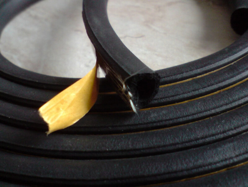   Уплотнитель для двери    