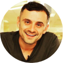 Американский предприниматель, совладелец и управляющий винным супермаркетом Wine Library, ведущий известного видеоблога Wine Library TV, писатель.