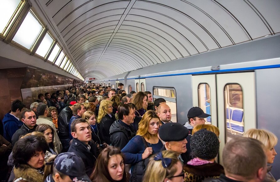 Вагон метро в час пик
