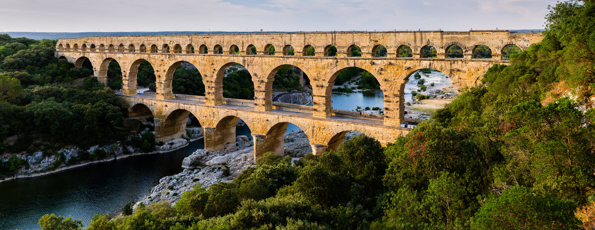 Пон-дю-Гар (фр. Pont du Gard, букв. «мост через Гар») — самый высокий сохранившийся древнеримский акведук