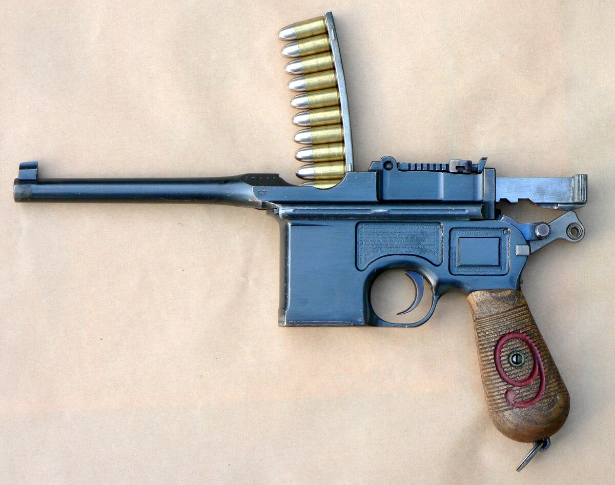 Mauser C96 и его обойма
Источник: Wikipedia