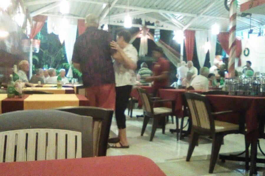 Очень кривое телефонное фото не передает, конечно, атмосферы. Но оставлю на память :)