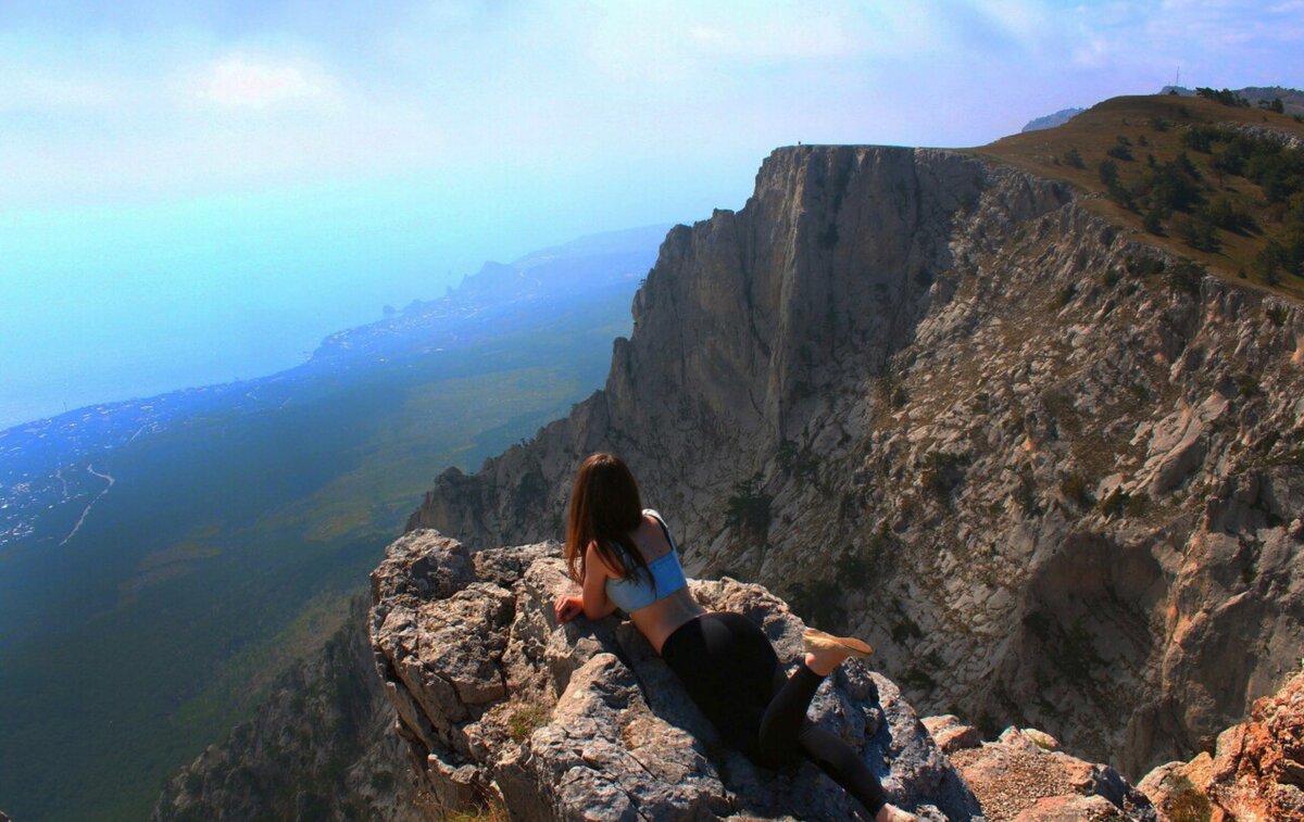 Девушки в горах Крыма