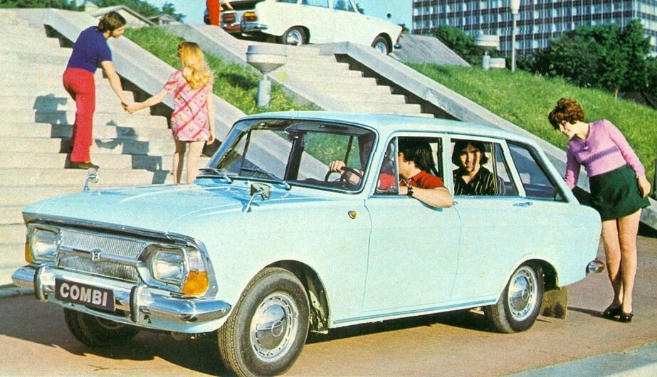 Но возможностьэкспорта позволила автомобилю получить оформление, близкое к столичным моделям.