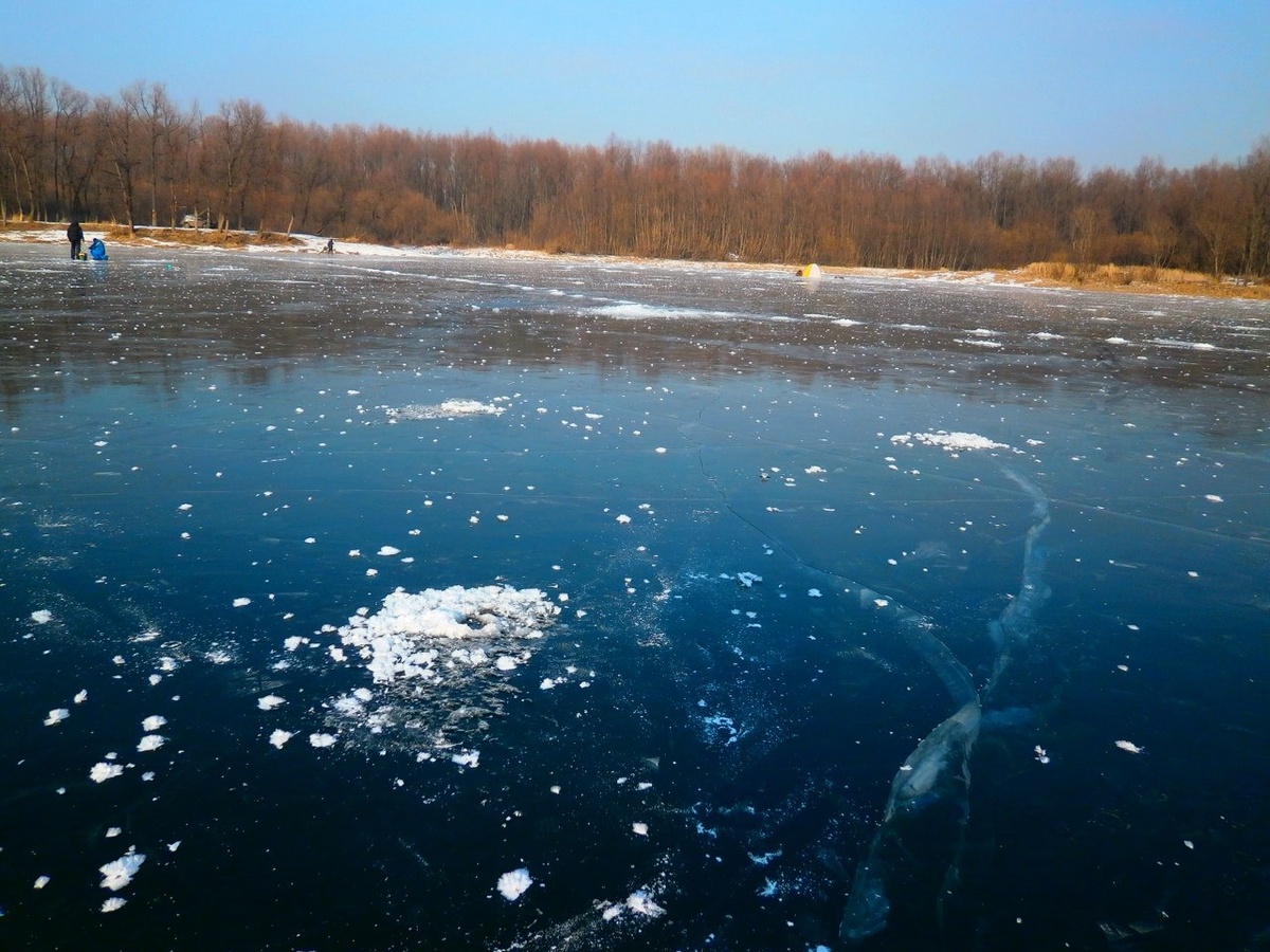                                                водоем подо льдом.