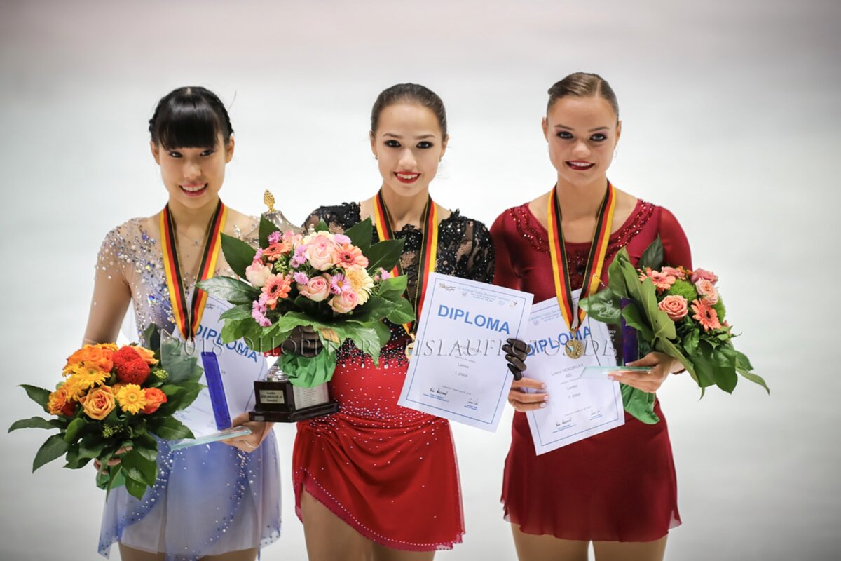 Олимпийская чемпионка Алина Загитова завершила свои выступления на турнире Nebelhorn Trophy, где она заняла первое место.-2