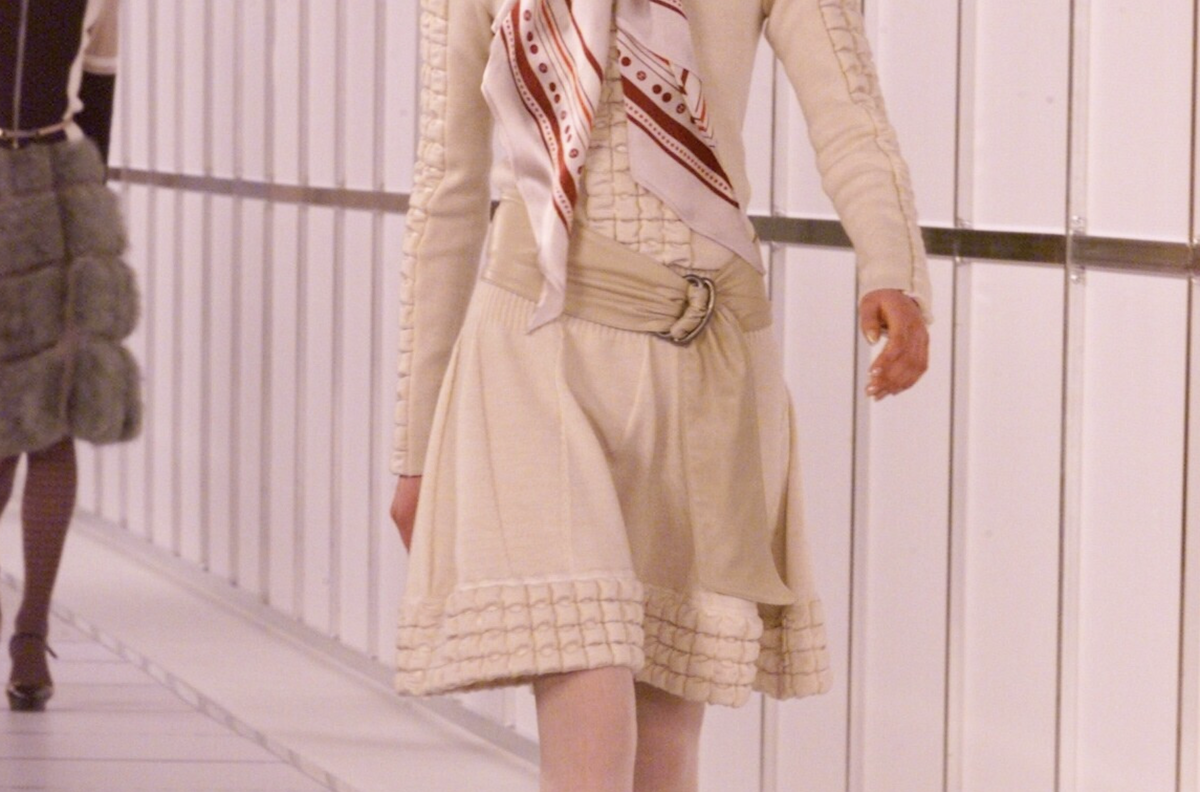 Фото с показа Chanel, ready-to-wear, осень-зима 00-01.