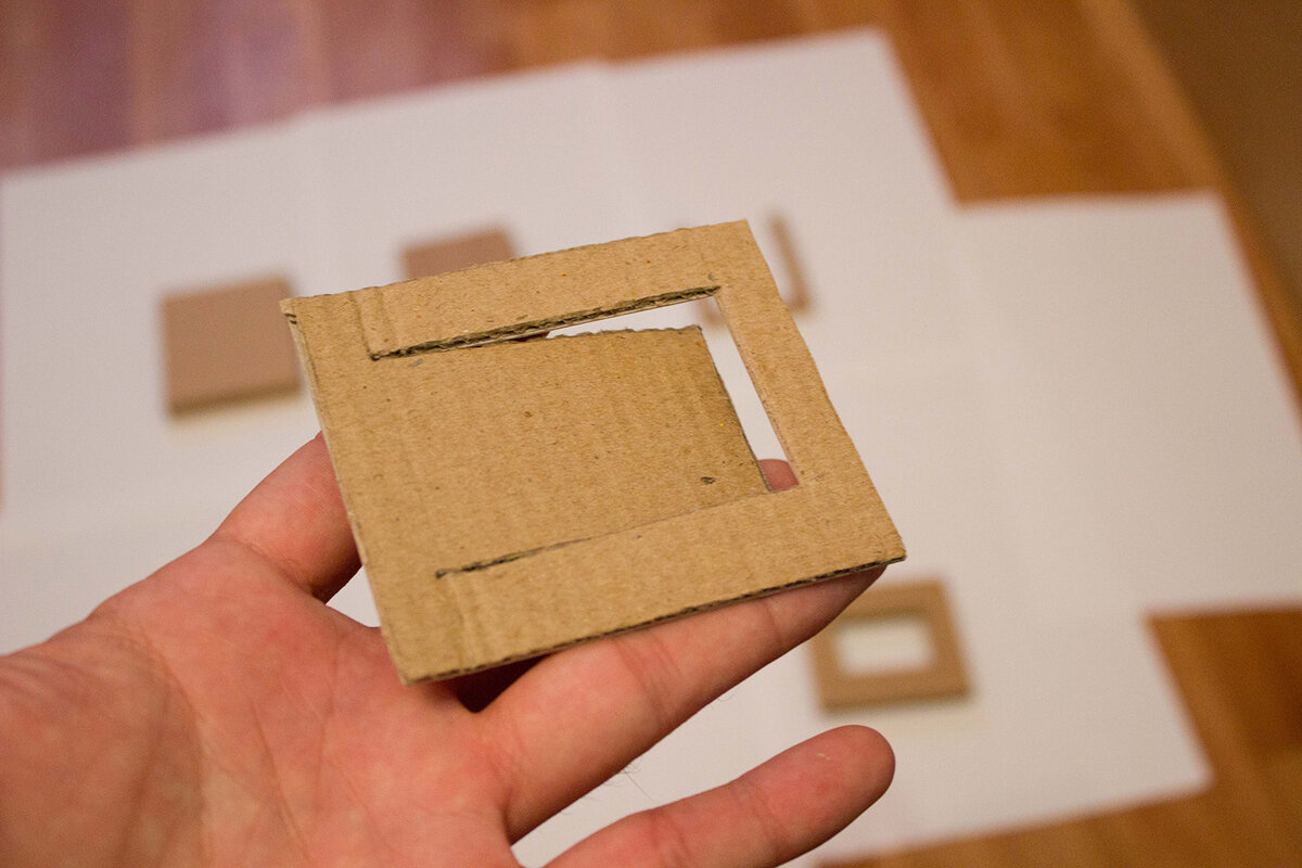 Сейф из картона с кодовым замком. Что склеить из картона. Изделия из гофрокартона. Сейф из картона. Что можно сделать из картона.