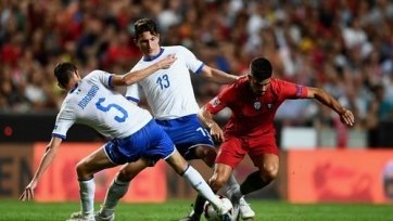 Фото: Getty Images17 ноября на стадионе «Сан Сиро» в Милане сборные Италии и Португалии сойдутся в решающей или в одной из решающих битв (зависит от результата матча) в рамках группы 3 дивизиона «А» Лиги наций. В первой встрече этих команд в Лиссабоне «европейские бразильцы» одержали минимальную победу 1:0 благодаря голу Андре Силвы на 48-й минуте. Грядущая встреча запланирована на 22:45 по московскому времени. Рассудит ее голландская бригада арбитров во главе с Данни Маккели.

Италия 
