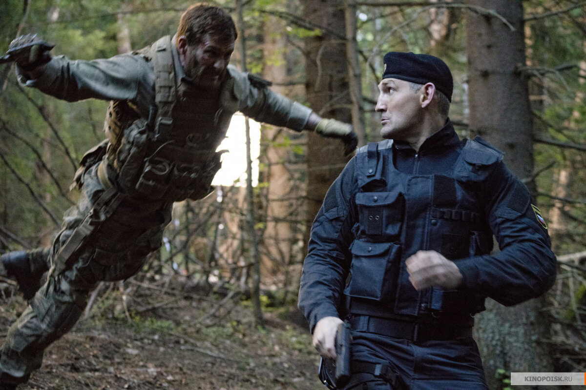 А вы знаете, что в лесах под Мурманском водится много диких "морских котиков"? Отойдешь, бывало, за дерево справить нужду, а они ка-а-ак прыгнут! 