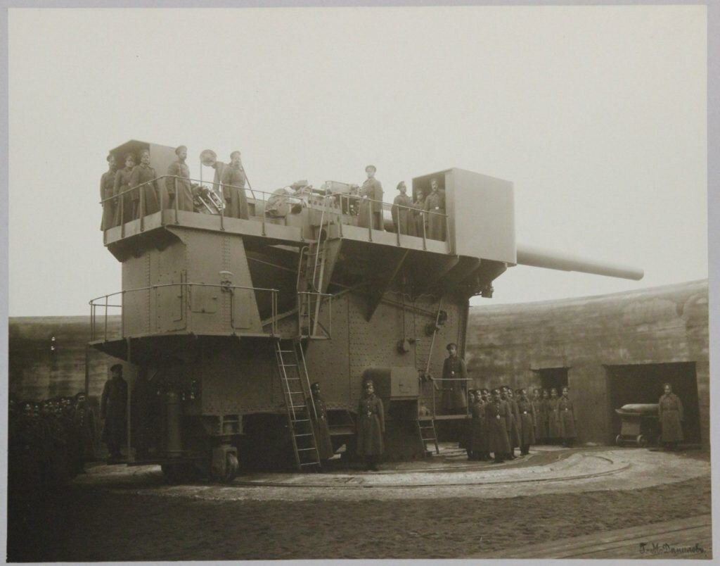 Личный состав 305 мм орудия. Форт «Красная горка», 1914 г.